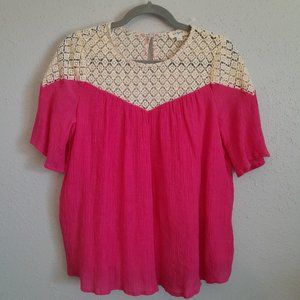 Umgee Boho Crochet Lace Crepe Short Sleeve Flowy Top Hot Pink Size S